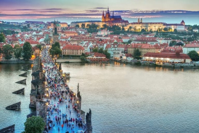 How to reach Israeli customers who travel in Prague - HAKOLAL